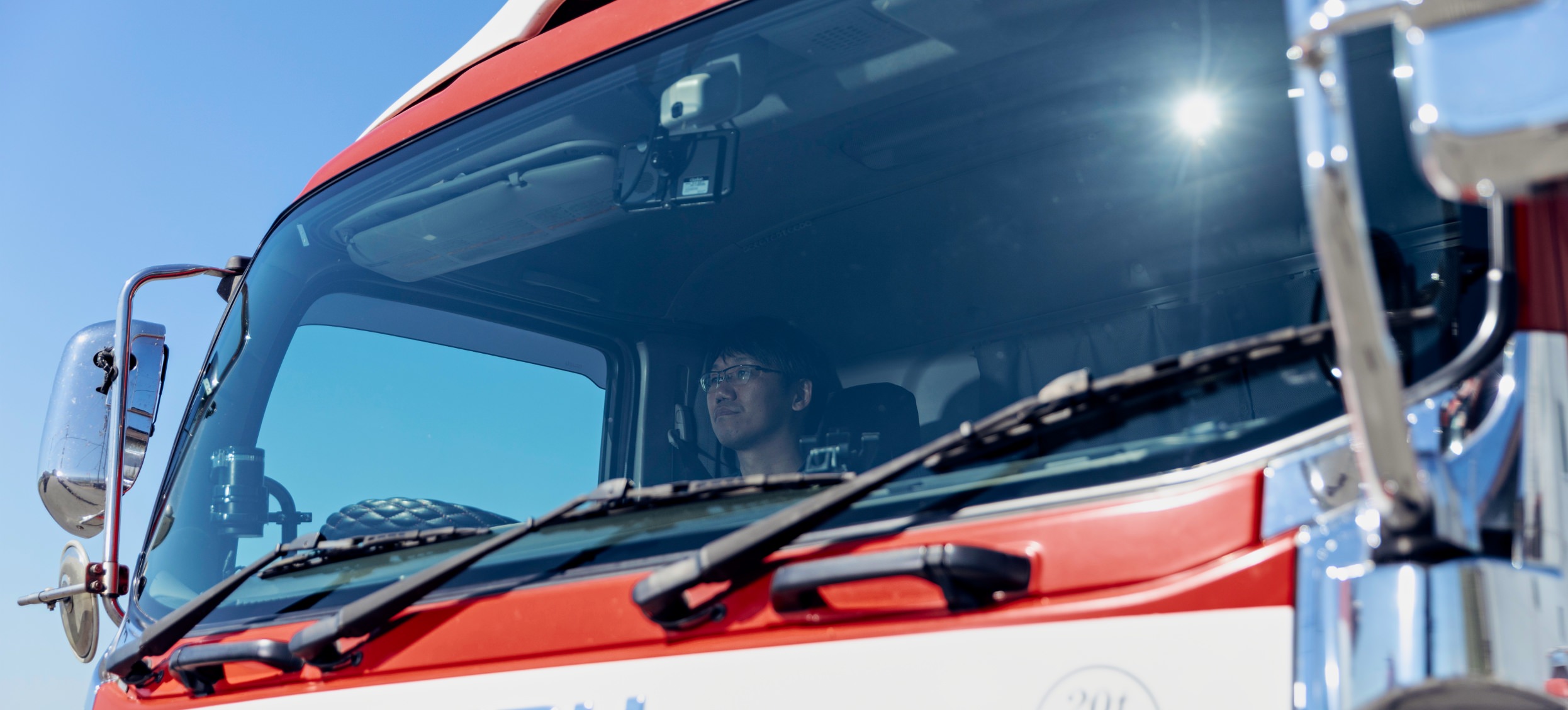 1942年創業の信頼ある運送会社の会社案内イメージ