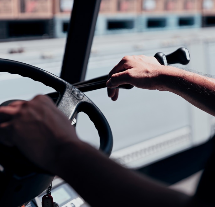 1942年創業の信頼ある運送会社の採用案内イメージ