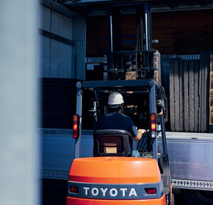 1942年創業の信頼ある運送会社の採用案内イメージ